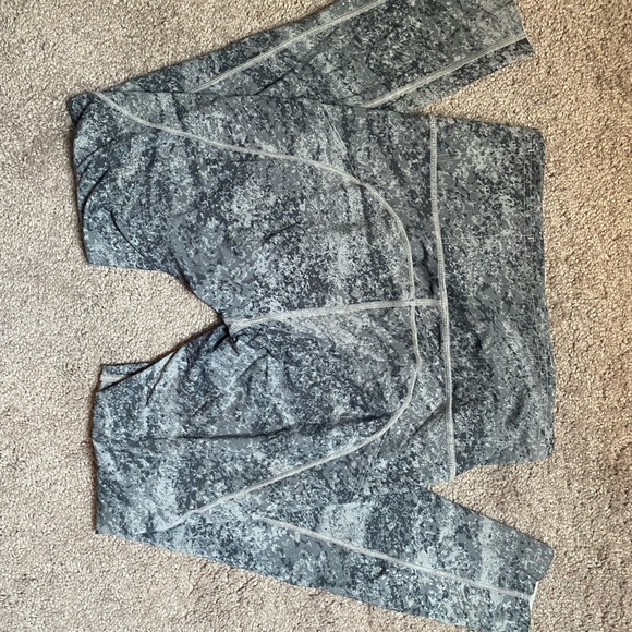 Lululemon Fast and Free Leggings - Picture 2 of 4